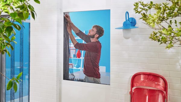 Комфортна мрежа против насекоми tesa Hook & Loop Comfort за прозорци, с лента за закачане и примка, Сваляща се без оставяне на следи, Миеща се и многократна употреба, Размери: 1м:1м